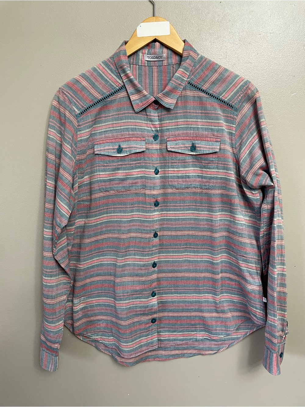 Toad&Co Long Sleeve Lightwieght organic cotton Button Down Shirt large?